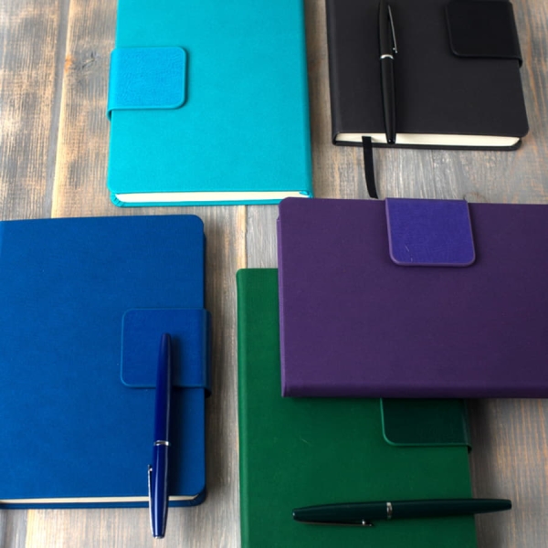 Ежедневник недатированный Stevie, А5,  бирюзовый, кремовый блок, без обреза