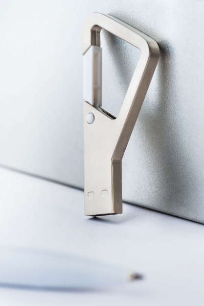 Флешка ZEVS Белая 4045.07.16ГБ3.0