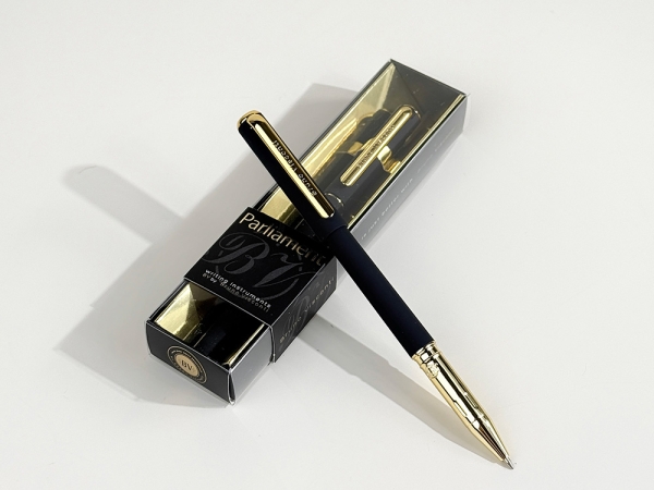 Ручка пластиковая шариковая "Parliament", 0,7 мм, синие чернила, черный/золотистый