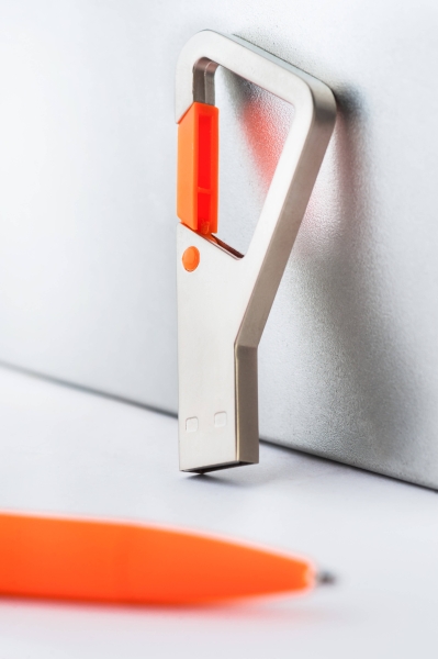 Флешка ZEVS Оранжевая 4045.05.16ГБ3.0