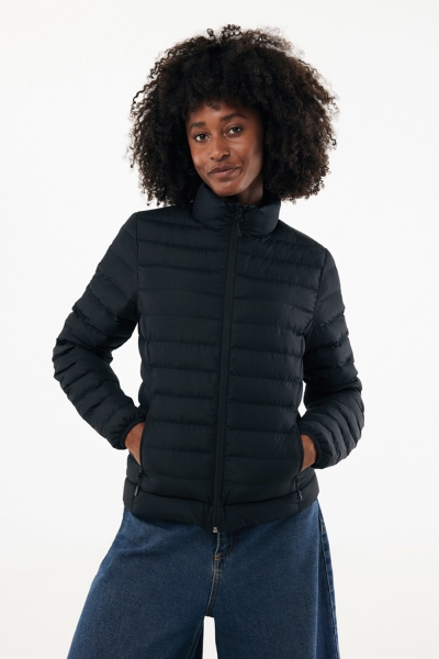 Женская стеганая куртка Iqoniq Maiko из переработанного полиэстера AWARE™