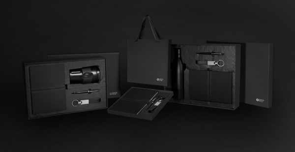 Блокнот Swiss Peak в комплекте с ручкой и брелком