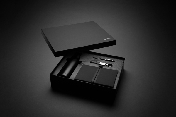 Термобутылка Swiss Peak в комплекте с блокнотом, ручкой и брелком