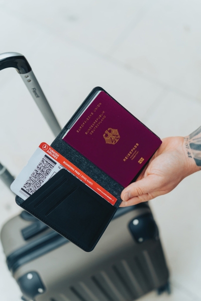 Обложка для паспорта Travelfinder с технологией Find My