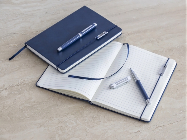 Набор Legato Elegance из блокнота формата А5 в твердой обложке и ручки-роллера, синий/синий