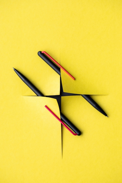 Шариковая ручка GrafeeX с фиолетовым клипом