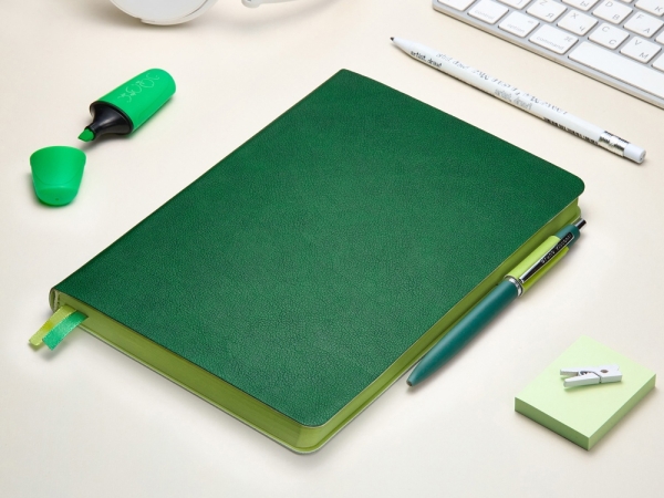 Ежедневник А5 датированный "Boston" 2026, зеленый с салатовым обрезом