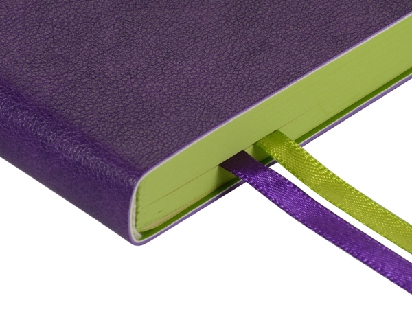 Ежедневник А5 датированный "Boston" 2026, фиолетовый с салатовым обрезом